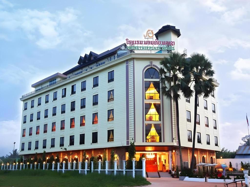 Phonethip Plaza Hotel Vientiane Bagian luar foto