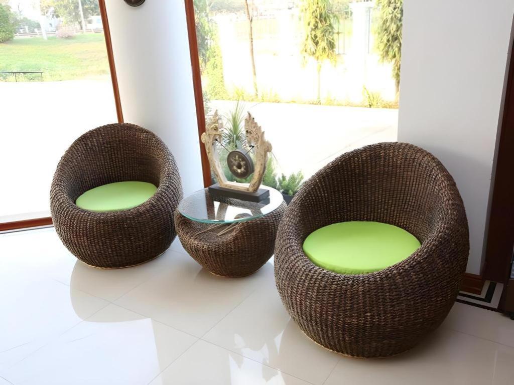 Phonethip Plaza Hotel Vientiane Bagian luar foto