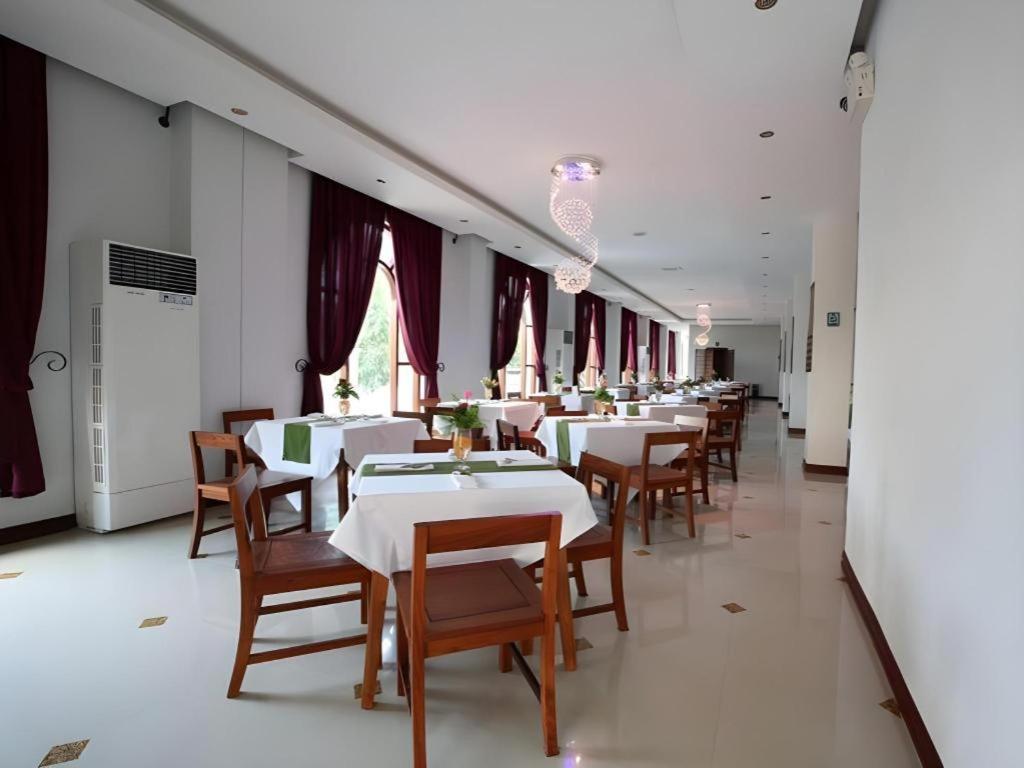 Phonethip Plaza Hotel Vientiane Bagian luar foto