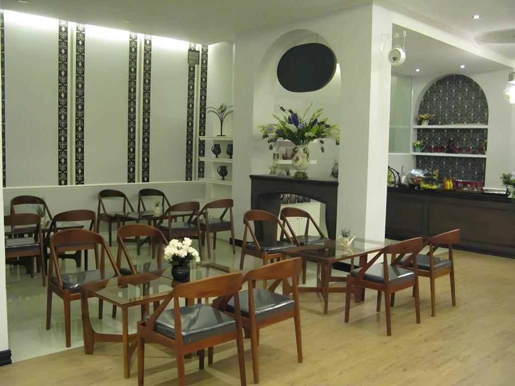 Phonethip Plaza Hotel Vientiane Bagian luar foto