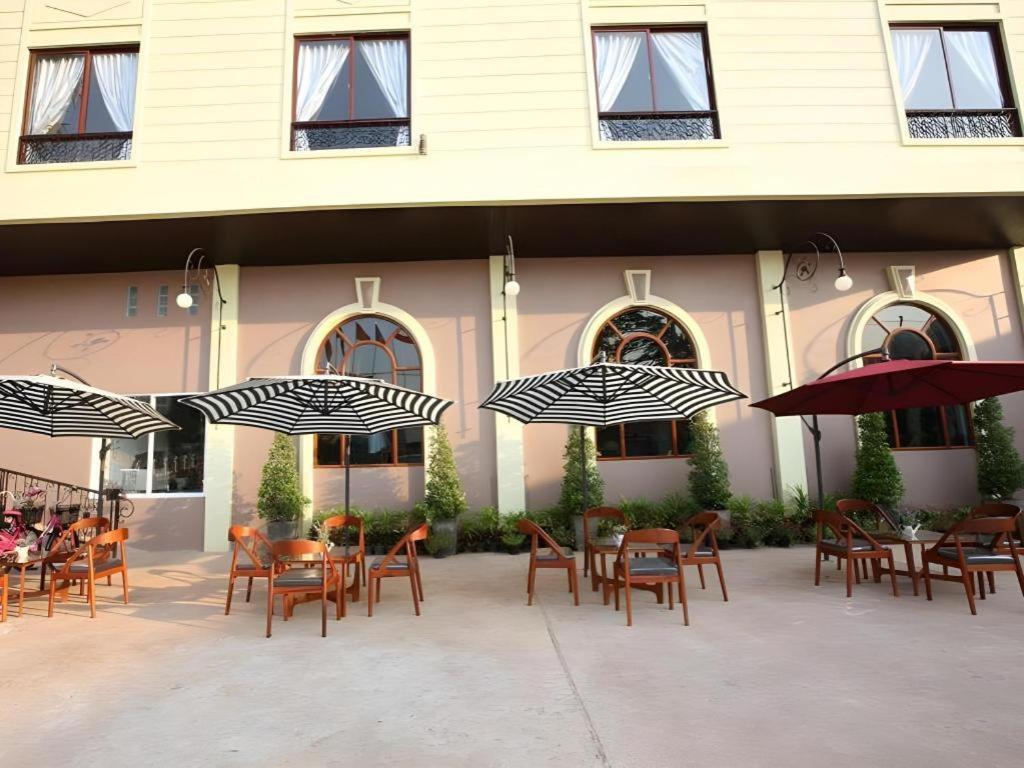 Phonethip Plaza Hotel Vientiane Bagian luar foto