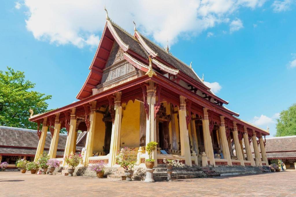 Phonethip Plaza Hotel Vientiane Bagian luar foto