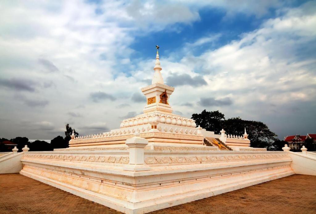 Phonethip Plaza Hotel Vientiane Bagian luar foto