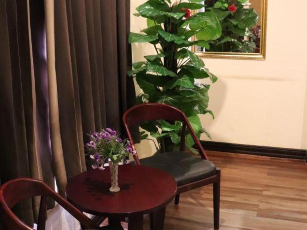 Phonethip Plaza Hotel Vientiane Bagian luar foto